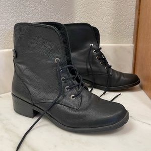 Combat boots